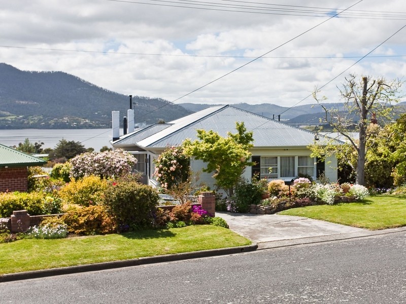 11 Lorraine Crescent, Rosetta TAS 7010