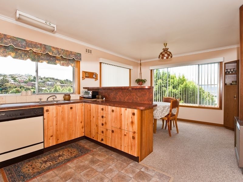 9 Athleen Avenue, Lenah Valley TAS 7008