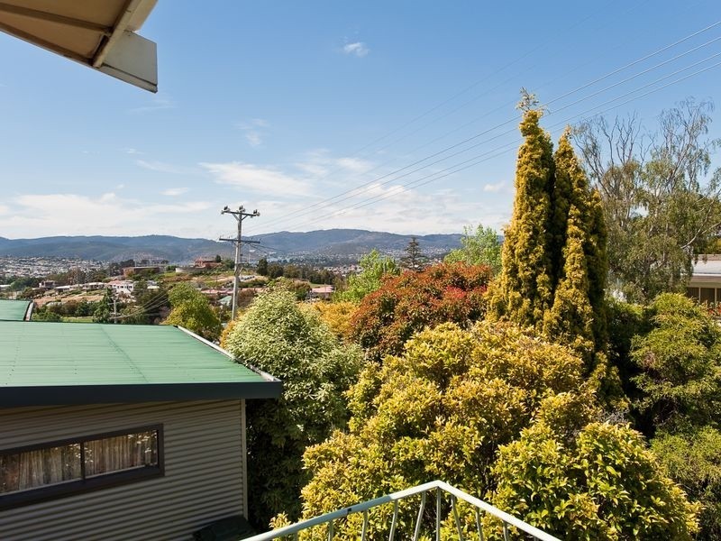 9 Athleen Avenue, Lenah Valley TAS 7008