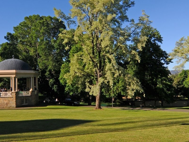 2/15 Gladstone Street, Battery Point TAS 7004