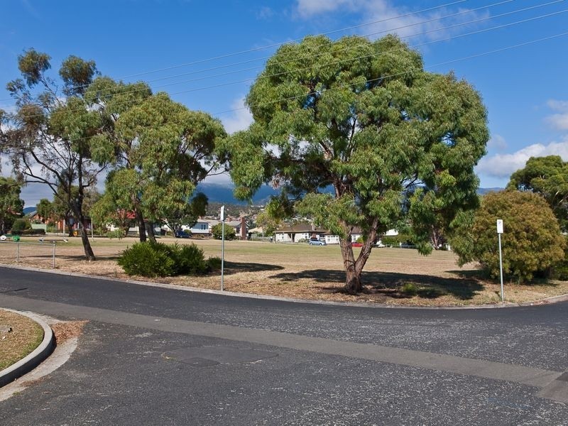 22 St Aubyns Square, Moonah TAS 7009