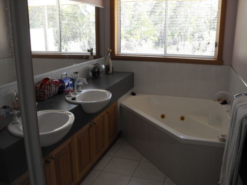 5 Bismarck Court, Collinsvale TAS 7012