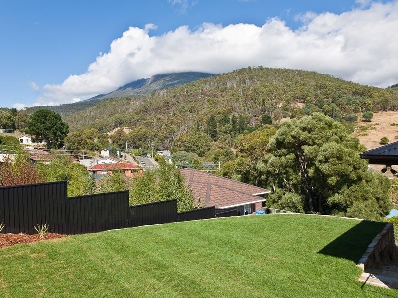 7 Olive Grove, Lenah Valley TAS 7008