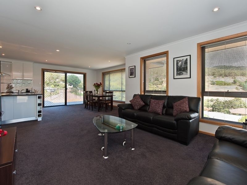 7 Olive Grove, Lenah Valley TAS 7008