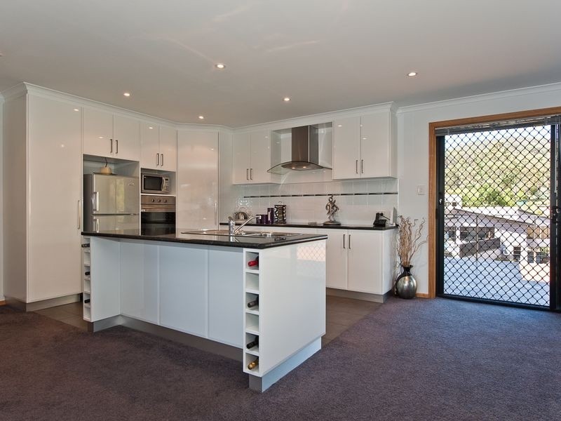 7 Olive Grove, Lenah Valley TAS 7008