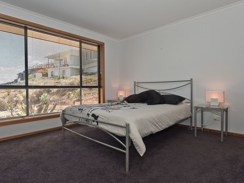 7 Olive Grove, Lenah Valley TAS 7008