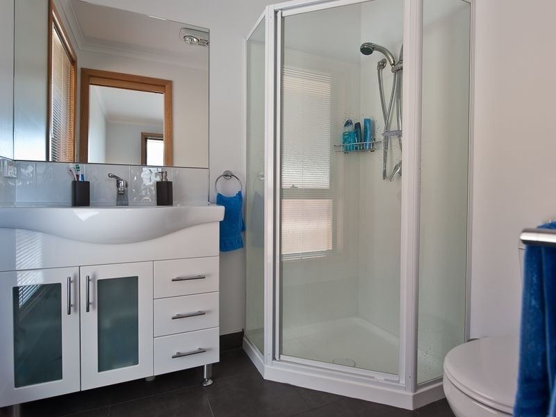 7 Olive Grove, Lenah Valley TAS 7008