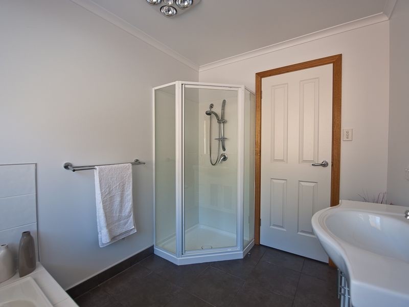 7 Olive Grove, Lenah Valley TAS 7008