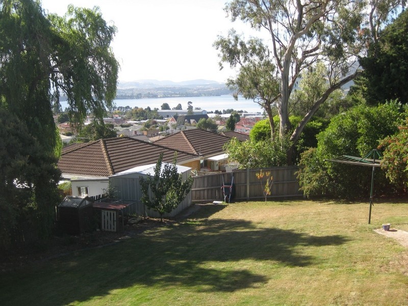 11 Vernon Avenue, Montrose TAS 7010