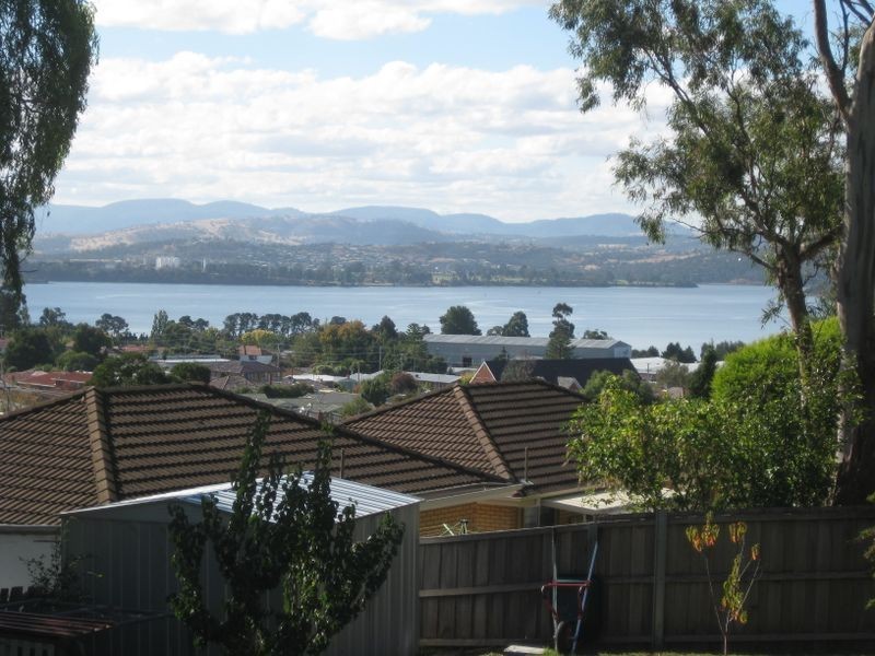 11 Vernon Avenue, Montrose TAS 7010