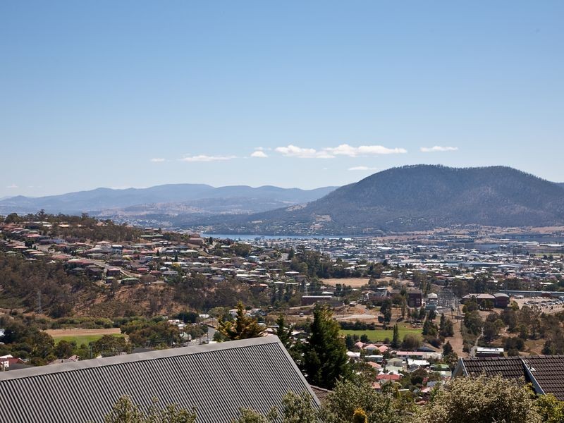 1/52 Rosehill Crescent, Lenah Valley TAS 7008