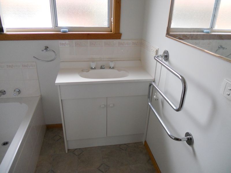 10/38 Amiens Avenue, Derwent Park TAS 7009