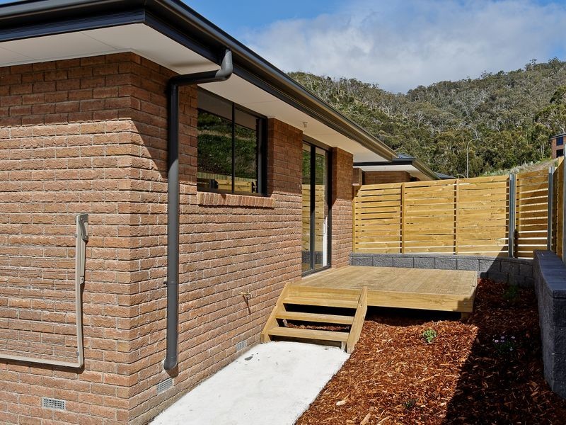 2/16 Redlands Drive, Rosetta TAS 7010