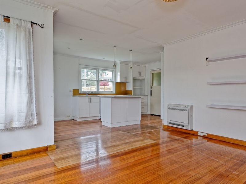 1 Moreton Crescent, Claremont TAS 7011