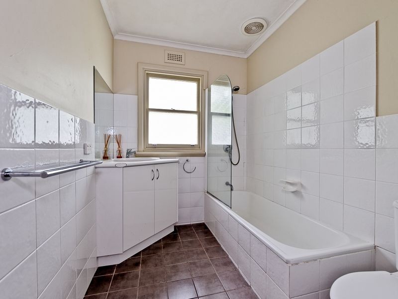 1 Moreton Crescent, Claremont TAS 7011