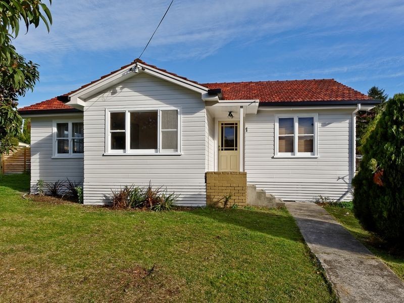 1 Moreton Crescent, Claremont TAS 7011