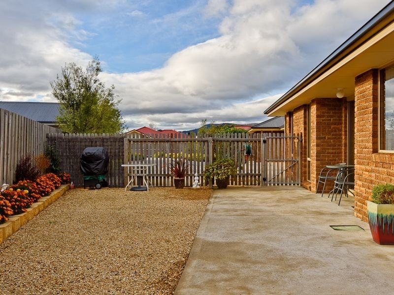 2/14 Pelican Close, Claremont TAS 7011
