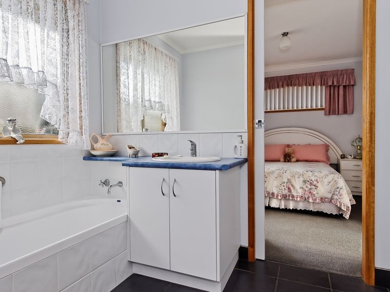 2/14 Pelican Close, Claremont TAS 7011