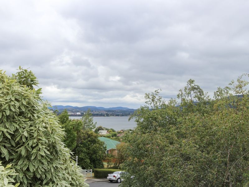 14 Lorraine Crescent, Rosetta TAS 7010