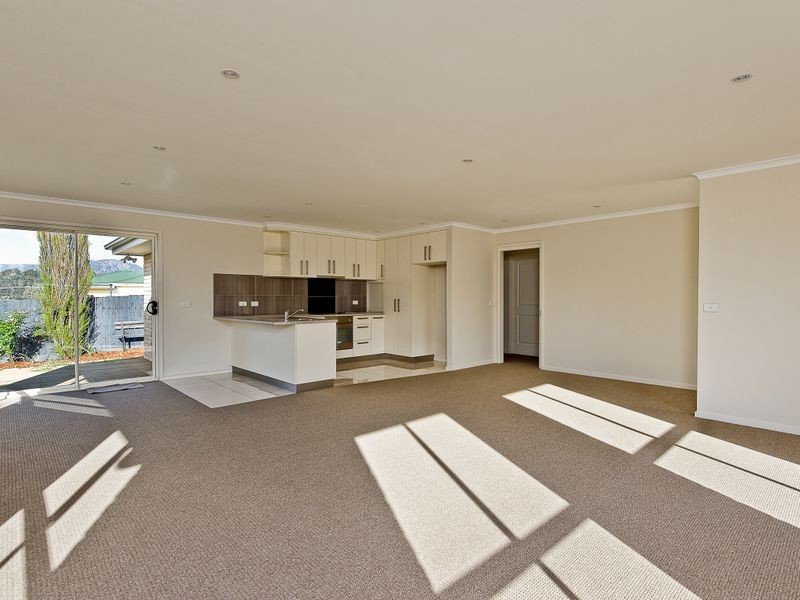 2/11 Amaroo Road, Austins Ferry TAS 7011