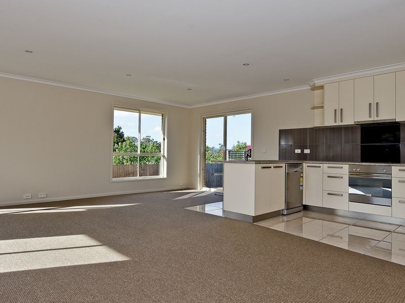 2/11 Amaroo Road, Austins Ferry TAS 7011