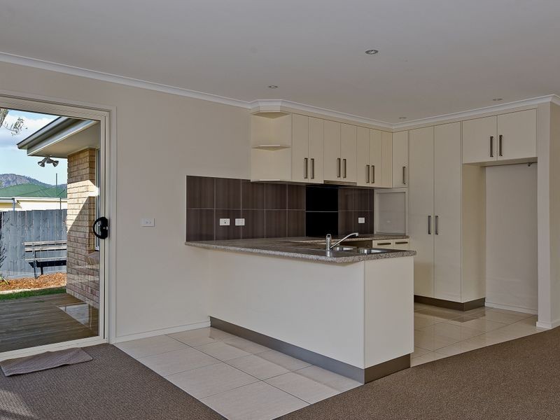 2/11 Amaroo Road, Austins Ferry TAS 7011