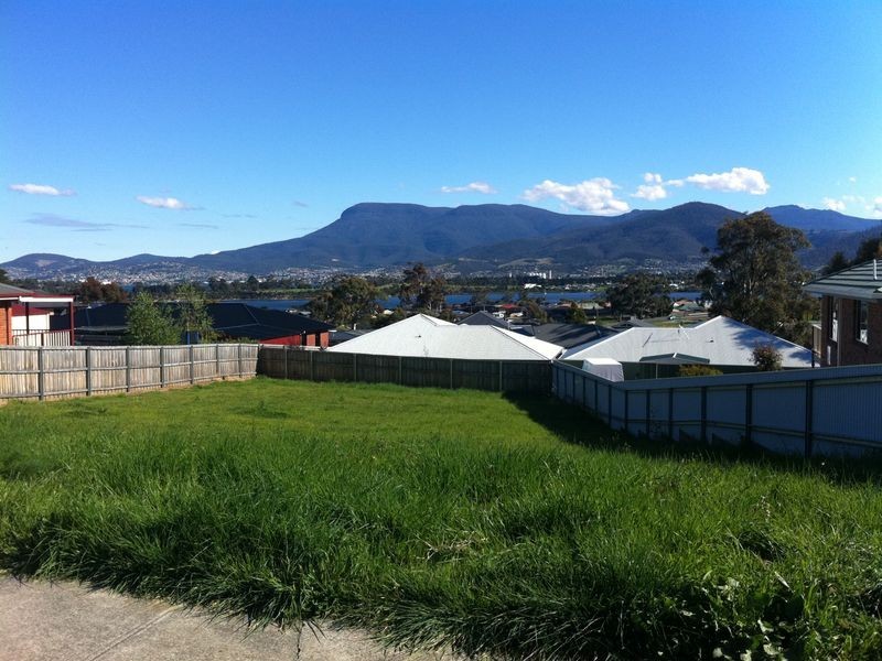 33 Clives Avenue, Old Beach TAS 7017