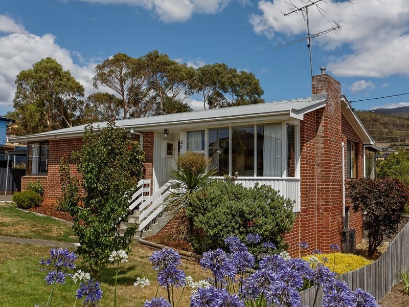 28 Centenary Crescent, Claremont TAS 7011