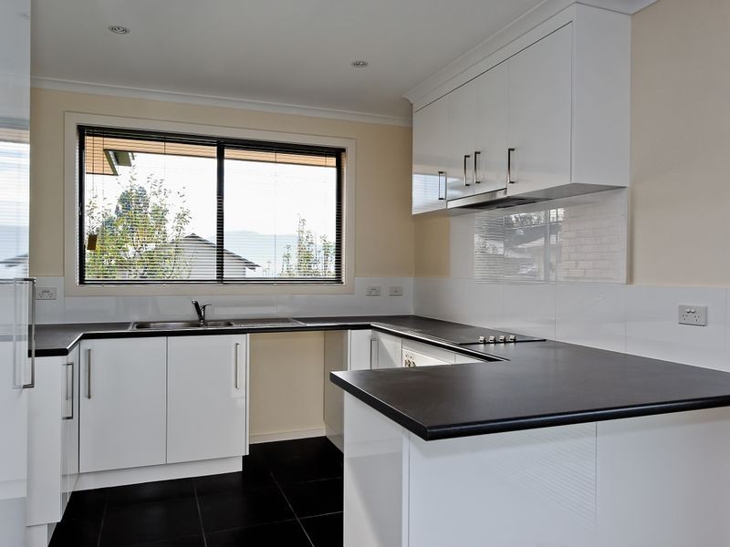 2/21 Norman Circle, Glenorchy TAS 7010