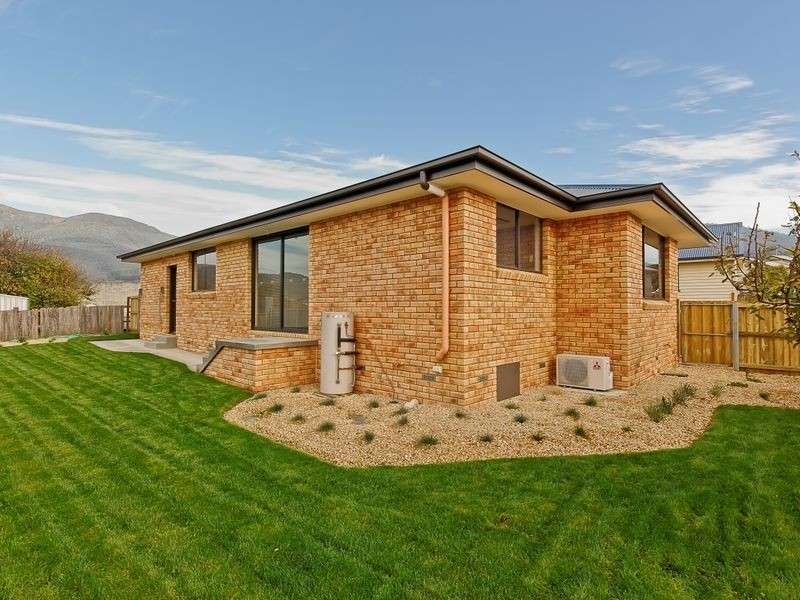 2/21 Norman Circle, Glenorchy TAS 7010
