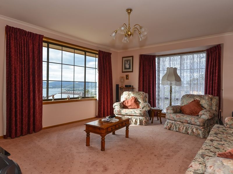 12 Officer Street, Rosetta TAS 7010