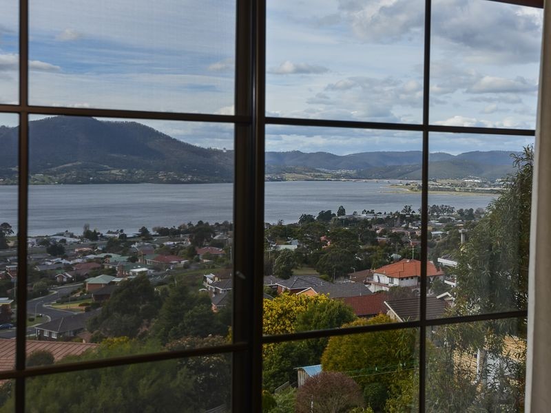 12 Officer Street, Rosetta TAS 7010