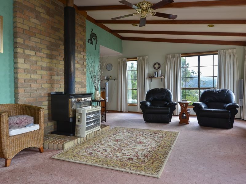 12 Officer Street, Rosetta TAS 7010