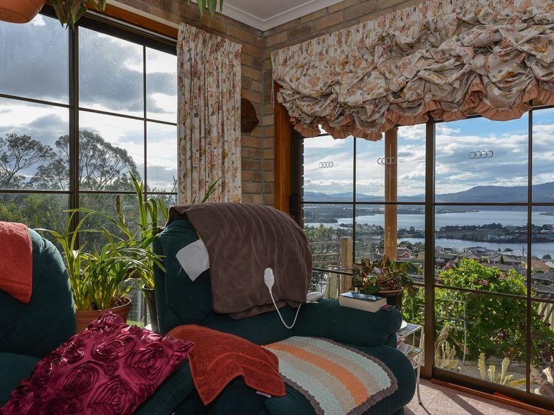 12 Officer Street, Rosetta TAS 7010