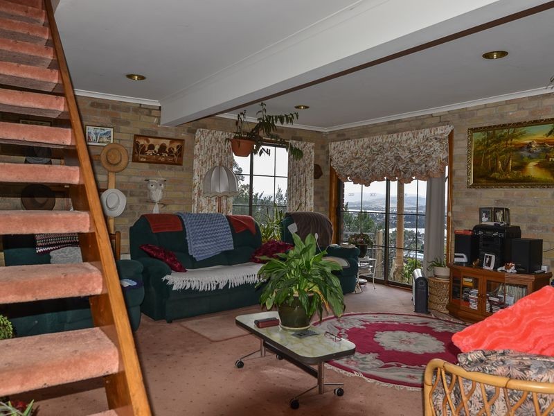 12 Officer Street, Rosetta TAS 7010