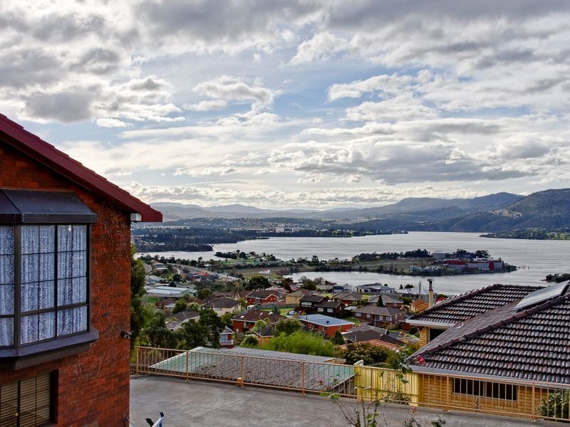 12 Officer Street, Rosetta TAS 7010