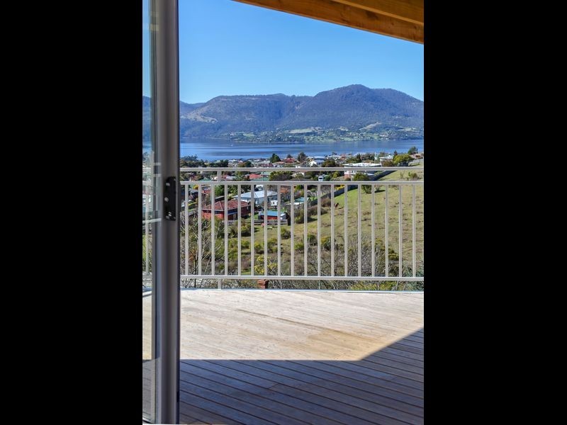 17 Wallcrest Road, Berriedale TAS 7011
