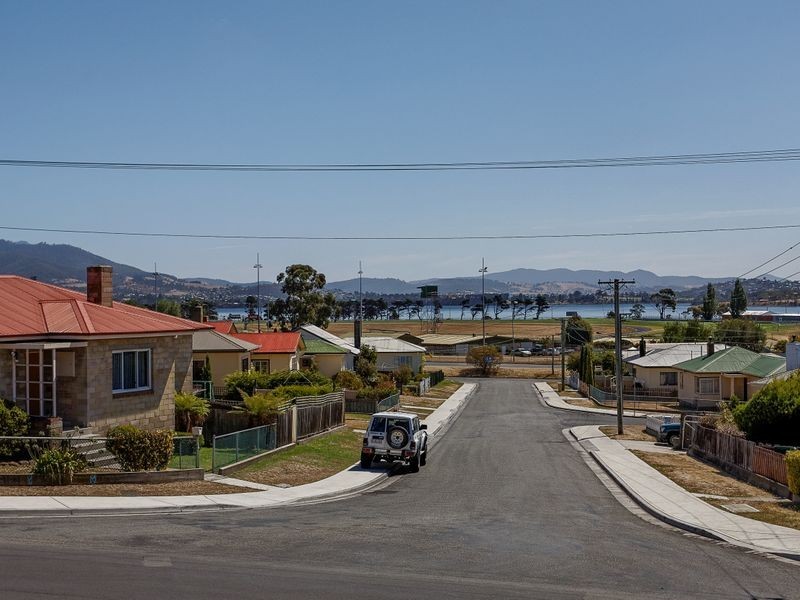 68 Renfrew Circle, Goodwood TAS 7010