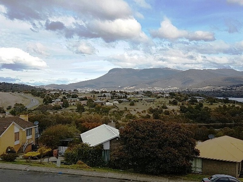 28 Calvert Crescent, Herdsmans Cove TAS 7030