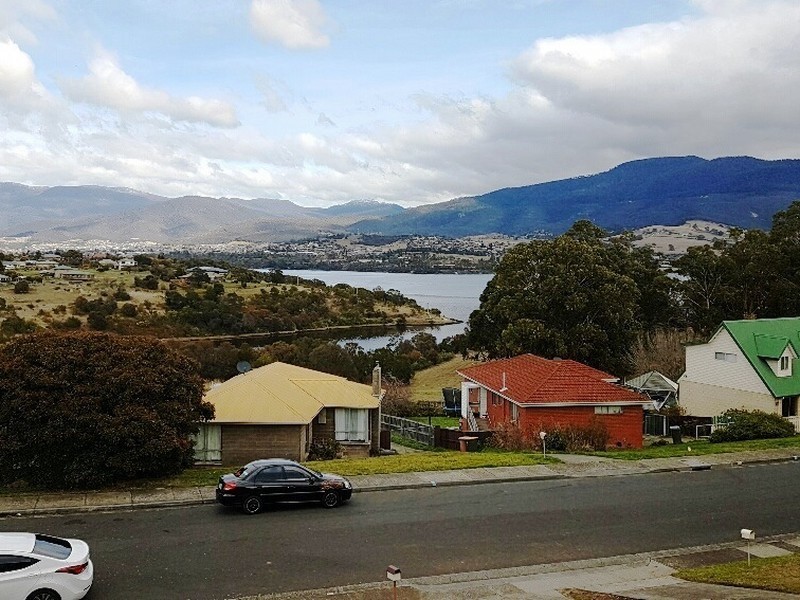 28 Calvert Crescent, Herdsmans Cove TAS 7030