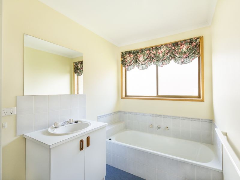 7 Cuthbertson Place, Lenah Valley TAS 7008