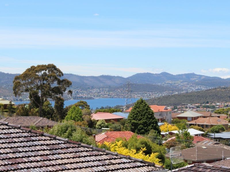 2/1 Riseley Court, Lenah Valley TAS 7008