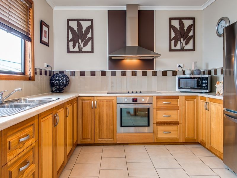 11 Huntley Street, Montrose TAS 7010