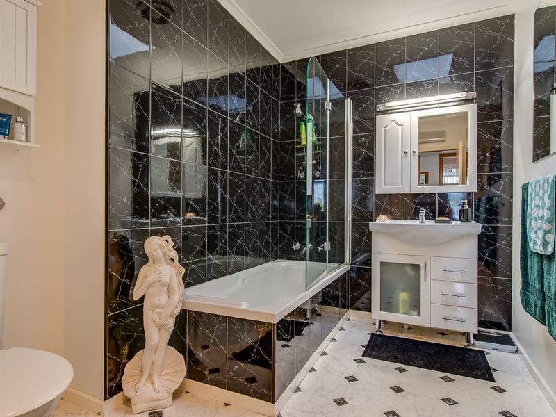 11 Huntley Street, Montrose TAS 7010