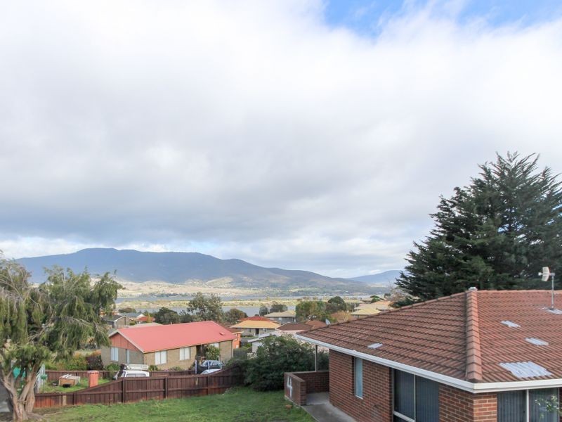 Unit 1/5 Aloomba Place, Herdsmans Cove TAS 7030