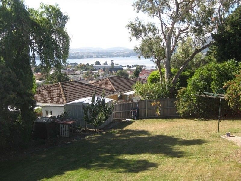 11 Vernon Avenue, Montrose TAS 7010