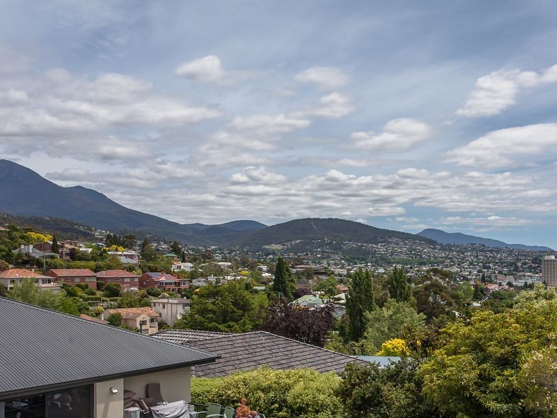 8 Tiersen Place, Sandy Bay TAS 7005