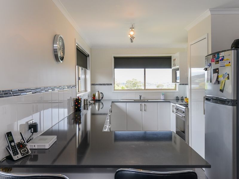 21 Clives Avenue, Old Beach TAS 7017