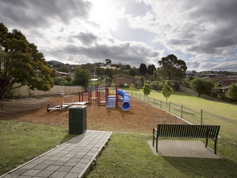 26 Edge Avenue, Lenah Valley TAS 7008