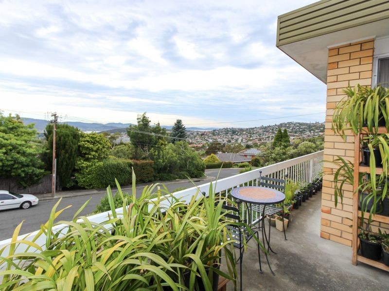 32 Alwyn Road, Lenah Valley TAS 7008